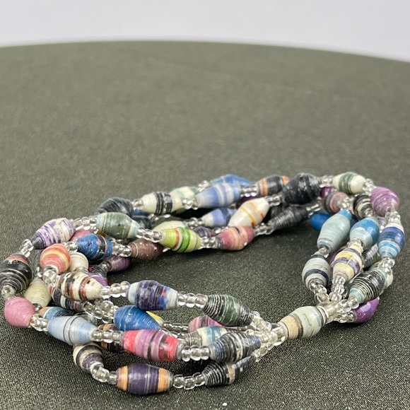 Handmade multicolored paper beaded stretchy bracelet - Picture 6 of 7